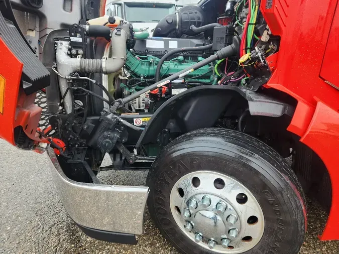 2020 VOLVO VNL62T