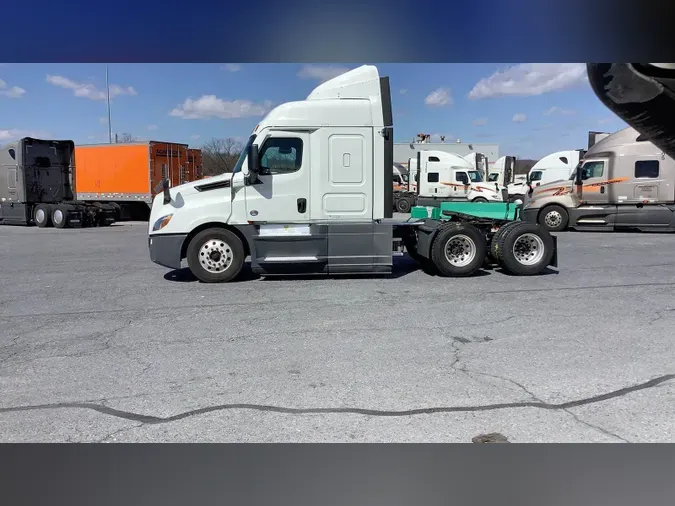 2021 Freightliner Cascadia 126
