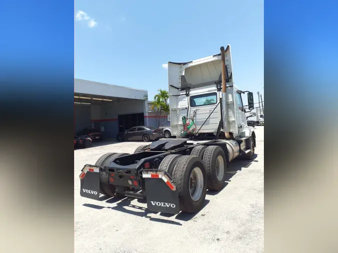 2017 VOLVO VNL64TRACTOR