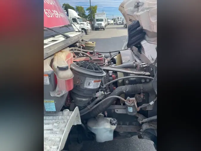 2019 FREIGHTLINER M2 106