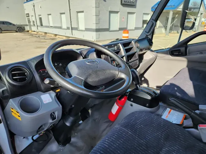 2019 HINO 195