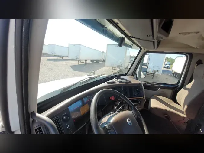 2018 Volvo VNL300