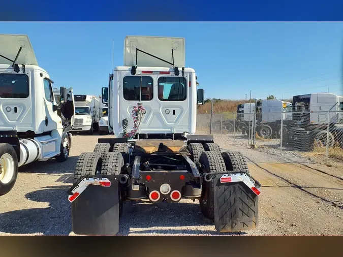2019 FREIGHTLINER/MERCEDES CASCADIA 125