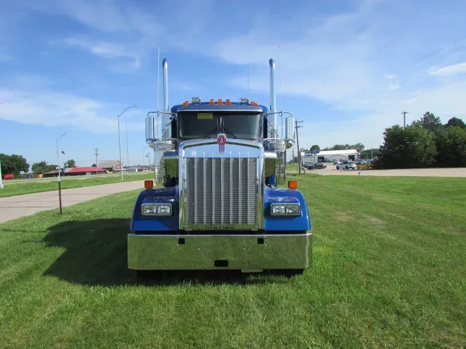 2026 Kenworth W900L