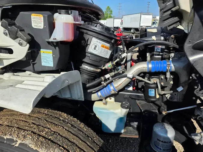 2016 FREIGHTLINER M2 106