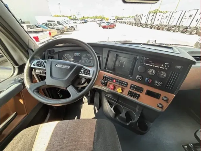 2022 Freightliner Cascadia 126
