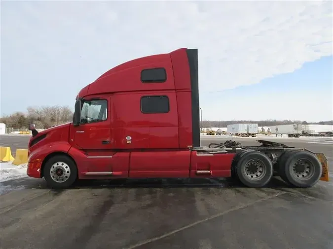 2022 VOLVO VNL860
