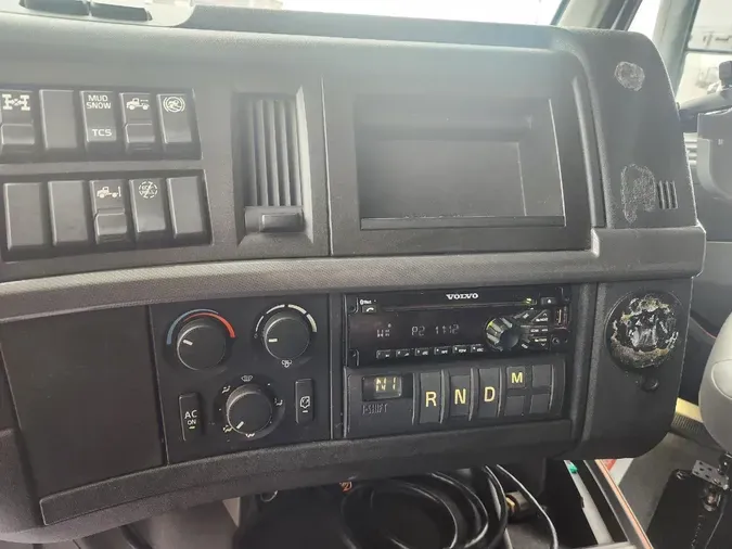 2019 VOLVO VNL64T740