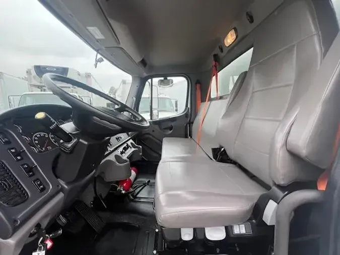 2024 Freightliner Business Class M2 106