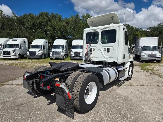 2015 FREIGHTLINER/MERCEDES CASCADIA 113