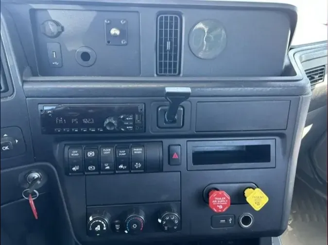 2019 NAVISTAR INTERNATIONAL RH613 DAYCAB S/A