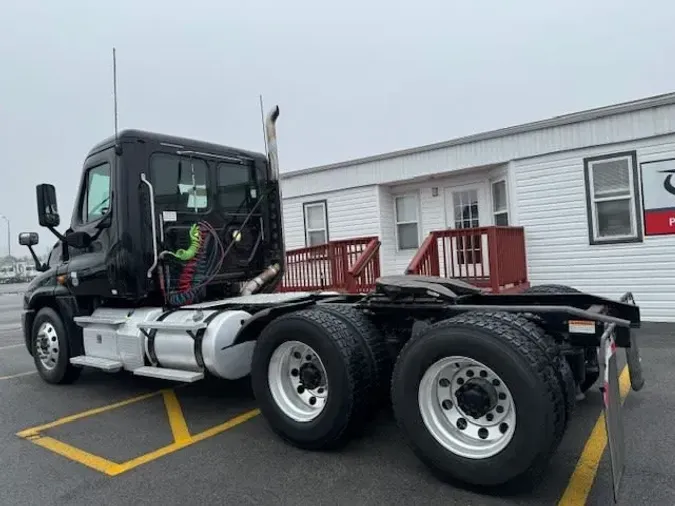 2017 FREIGHTLINER/MERCEDES CASCADIA 125