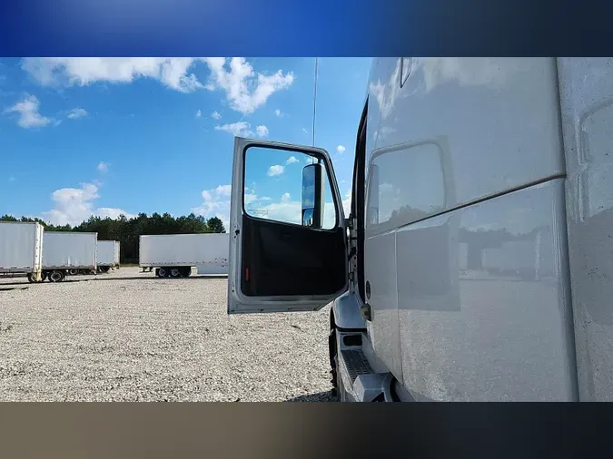 2019 Volvo VNL 740