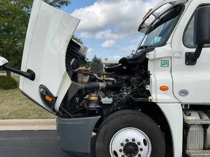 2017 Freightliner X12564ST