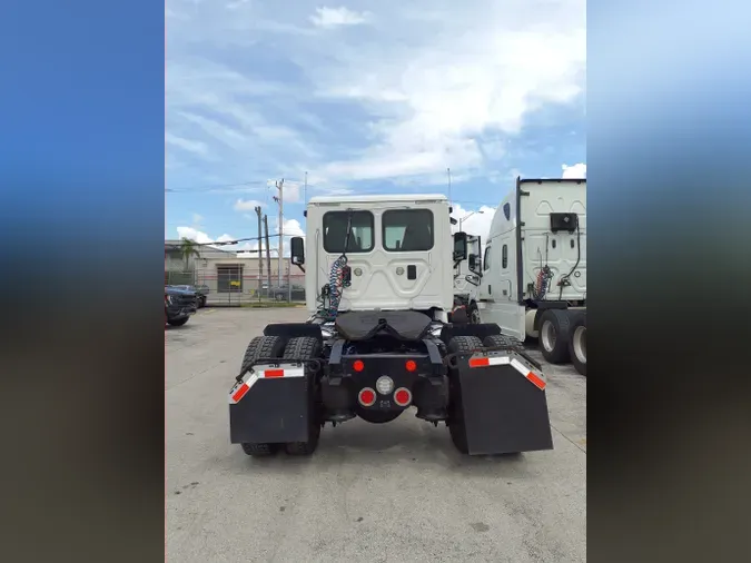 2016 FREIGHTLINER/MERCEDES CASCADIA 113