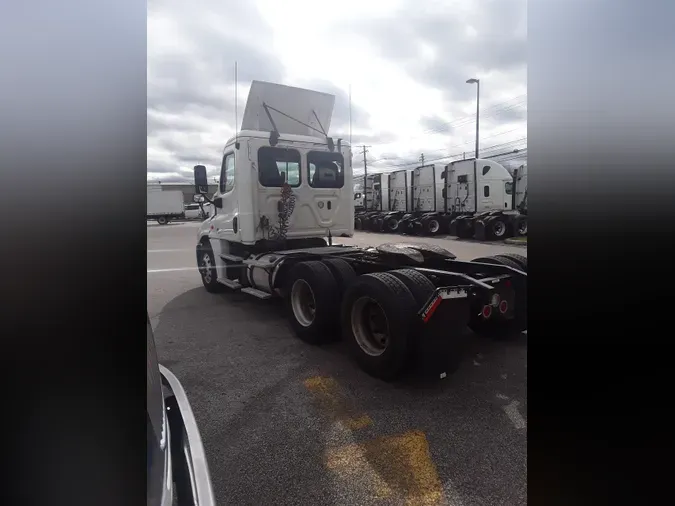 2018 FREIGHTLINER/MERCEDES CASCADIA 125