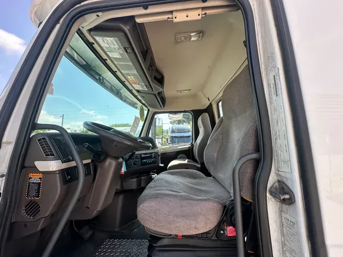 2018 Volvo VNL64T300