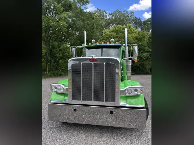 2021 Peterbilt 389