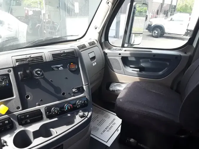 2017 FREIGHTLINER CASCADIA 113
