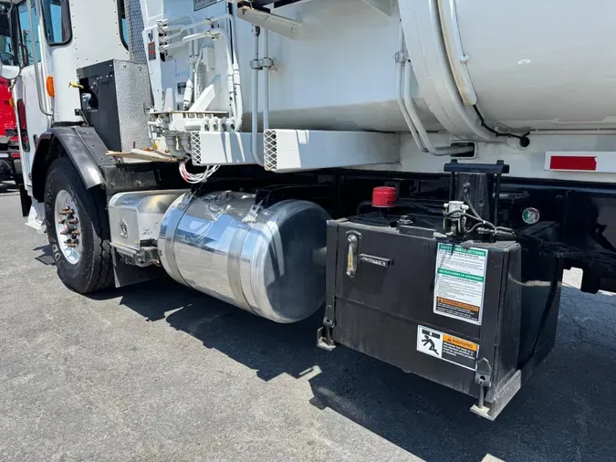 2022 Peterbilt 520