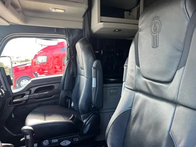 2023 Kenworth W990