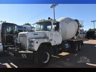 1975 MACK DM685S