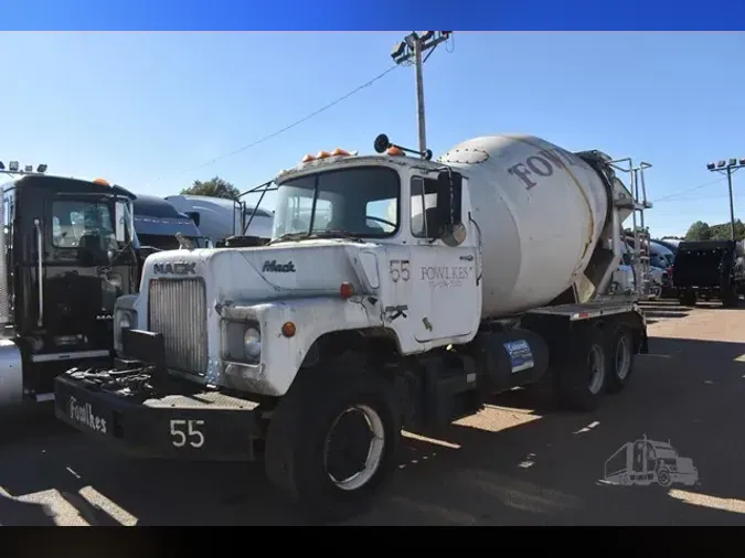 1975 MACK DM685Se0a0d30d4b390b0c2b4b1d21cac9f6dc