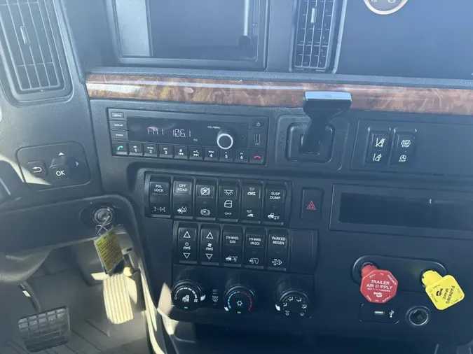 2022 International LT625