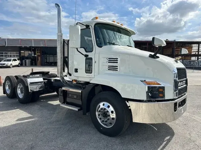 2025 MACK AN64T