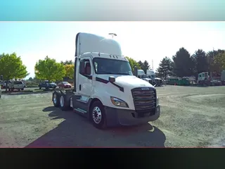 2020 Freightliner Cascadia 126