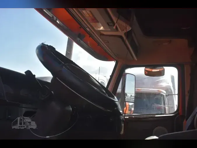 2016 VOLVO VNL64T670