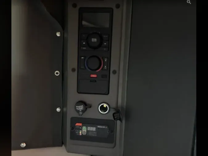 2025 VOLVO VNL64T860e0b3d3b73b2ce117c2aa4e5b7209f80d