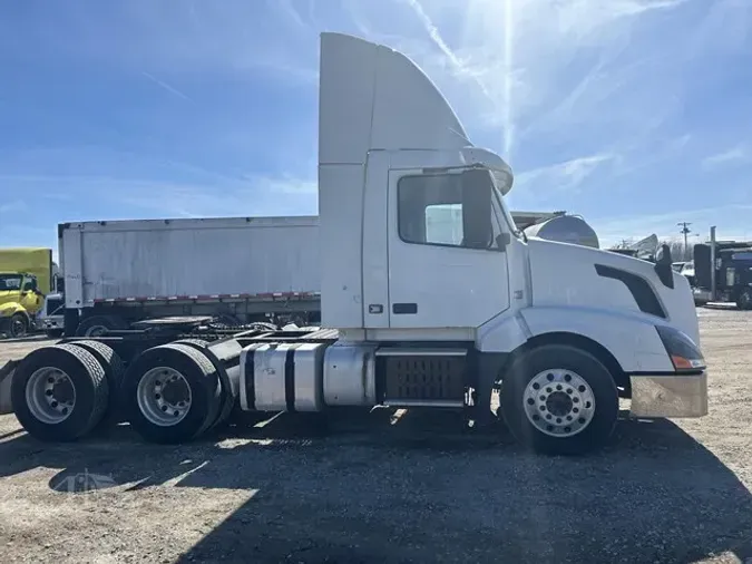 2013 VOLVO VNL64T300