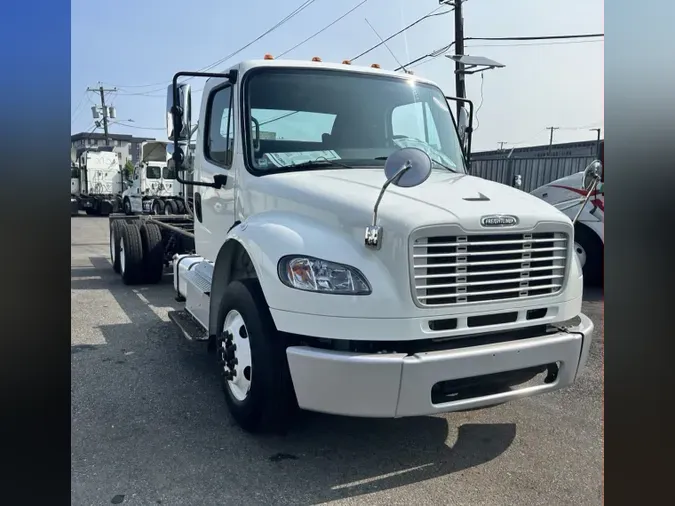 2017 FREIGHTLINER M2 106