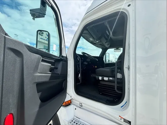 2023 Freightliner Cascadia 126