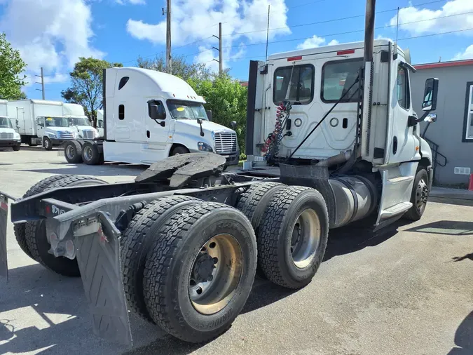 2019 FREIGHTLINER/MERCEDES CASCADIA 125