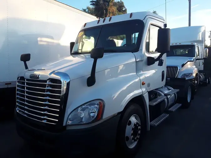 2018 FREIGHTLINER/MERCEDES CASCADIA 125e0c0ba5944900a95265358bbdb6d8610