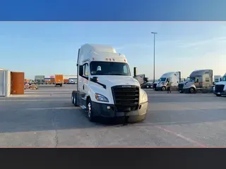 2020 Freightliner Cascadia 126