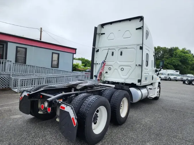 2020 FREIGHTLINER CASCADIA 125