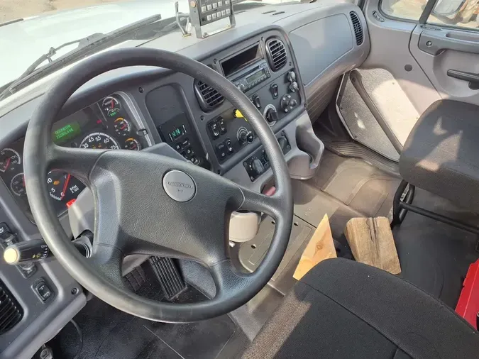 2016 FREIGHTLINER/MERCEDES M2 106