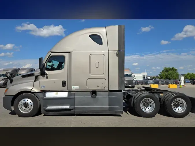 2022 Freightliner Cascadia 126