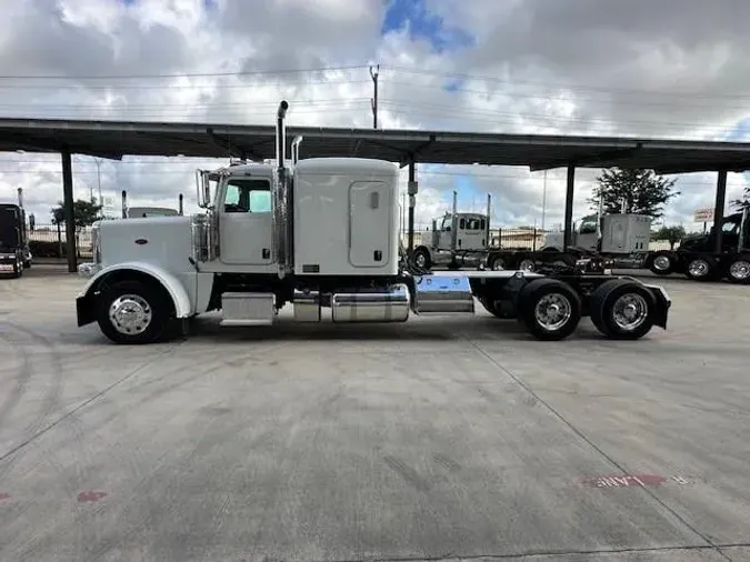 2023 Peterbilt 389