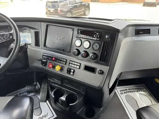 2021 FREIGHTLINER Cascadia 126