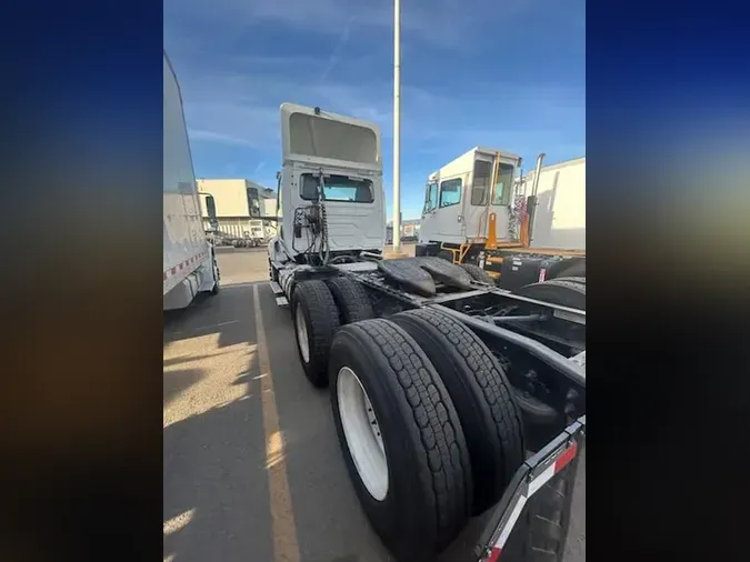 2019 NAVISTAR INTERNATIONAL LT625 DAYCAB T/A