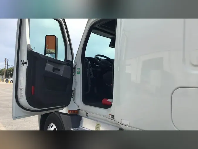 2021 Freightliner Cascadia 126