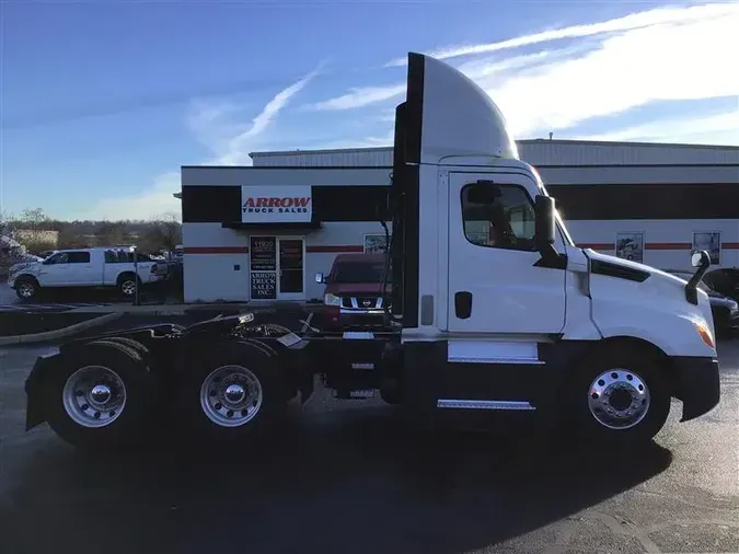 2020 FREIGHTLINER CA126