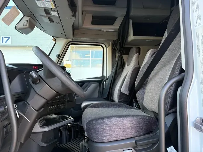 2026 VOLVO VNL64TV04