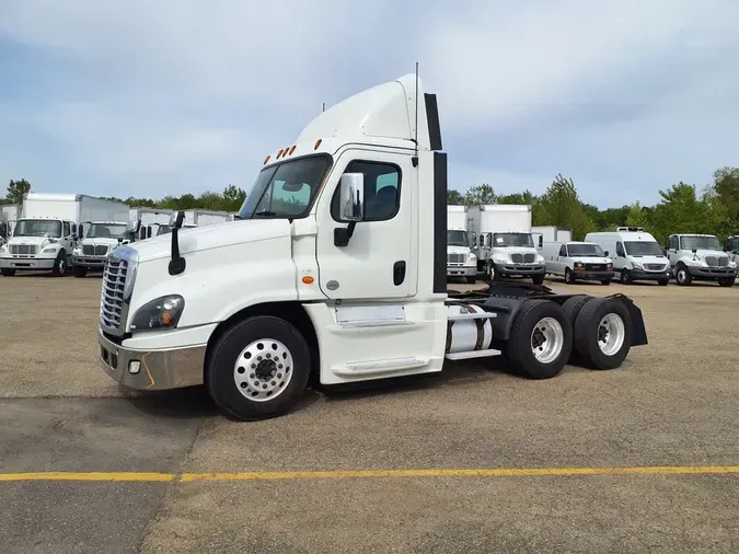 2018 FREIGHTLINER CASCADIA 125e0db23753e5d55e6c25e17ba9e8a5d8f
