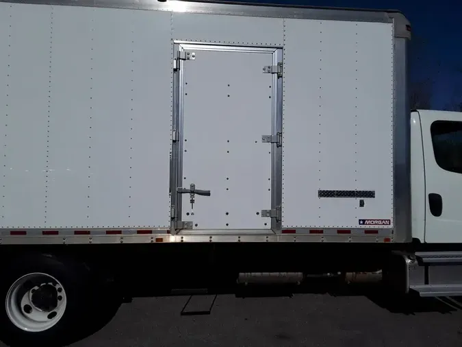 2017 FREIGHTLINER/MERCEDES M2 106