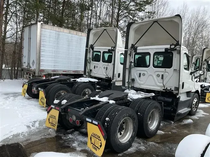 2021 FREIGHTLINER CA126